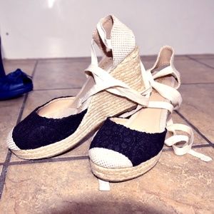 Bucco Shoes size 9 NEW